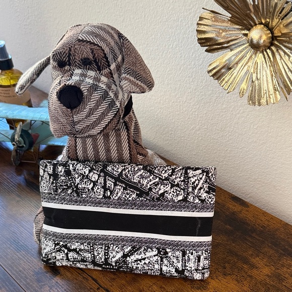 Dior Black and White Cosmetic Bag - Picture 2 of 3